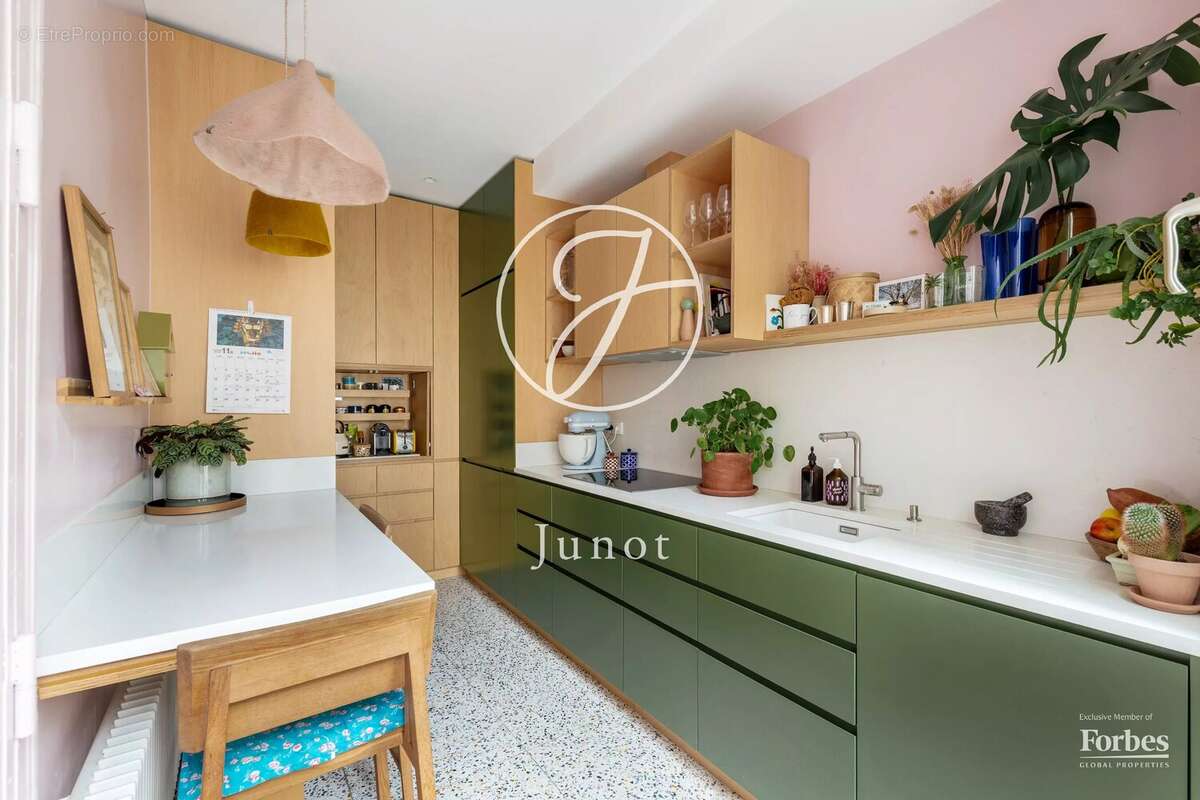 Appartement à PARIS-10E