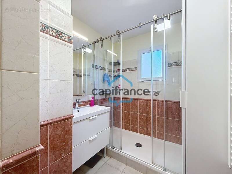 Appartement à vendre 4 pièces LA SEYNE SUR MER (83) - photo 9