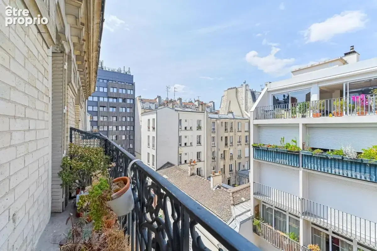Appartement À Vendre Paris 18ᵉ - photo 2