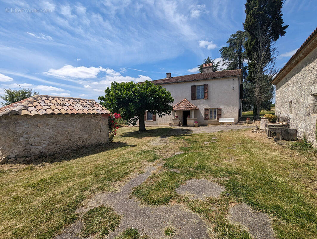Maison à SAINT-NAZAIRE-DE-VALENTANE
