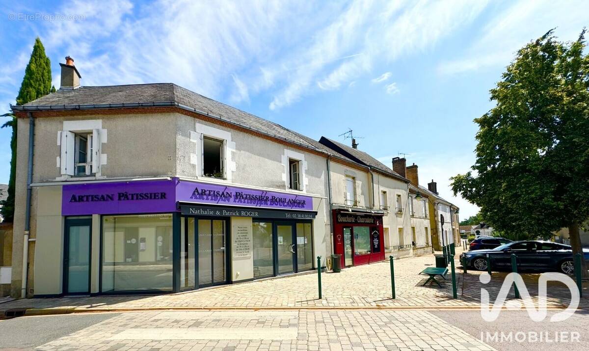 Photo 1 - Commerce à SANDILLON