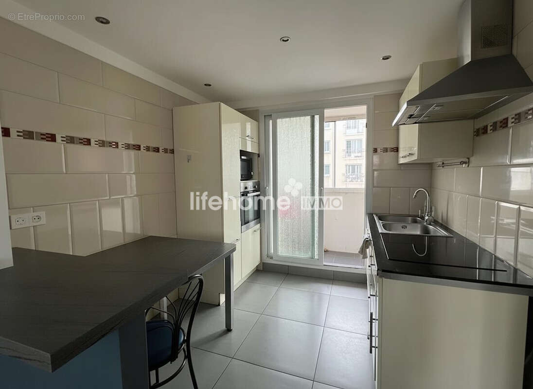 Appartement à SAINT-MARTIN-D'HERES