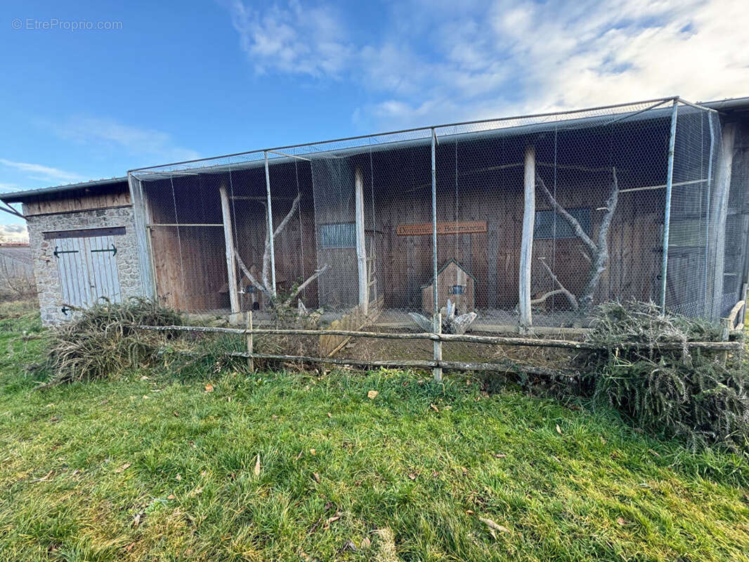 Terrain à AZERABLES