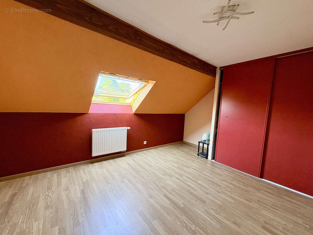 EN exclusivité:  Belle maison familiale avec piscine sur un terrain de 1 187 m2 - photo 6