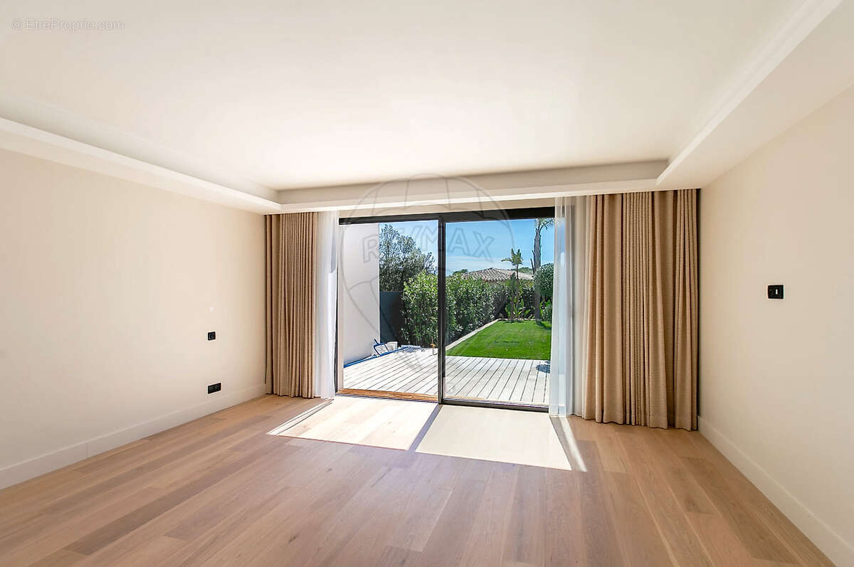 Maison à VALBONNE