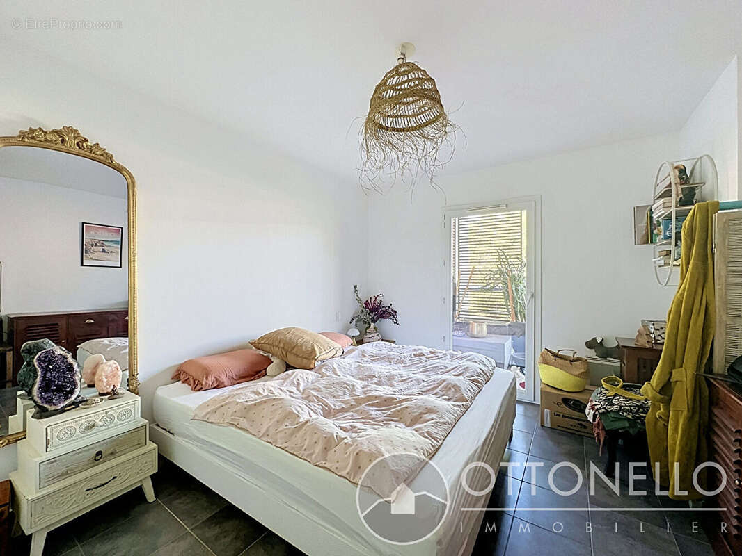 Appartement à ROQUEBRUNE-SUR-ARGENS