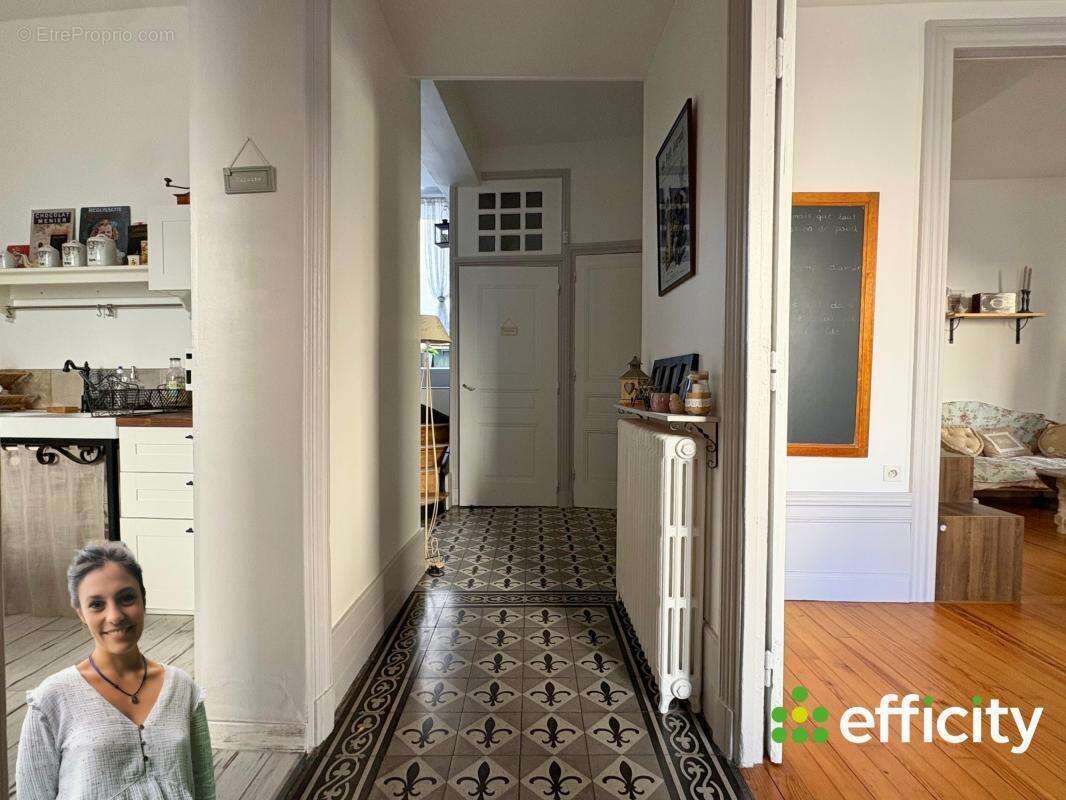 Appartement à SURY-LE-COMTAL