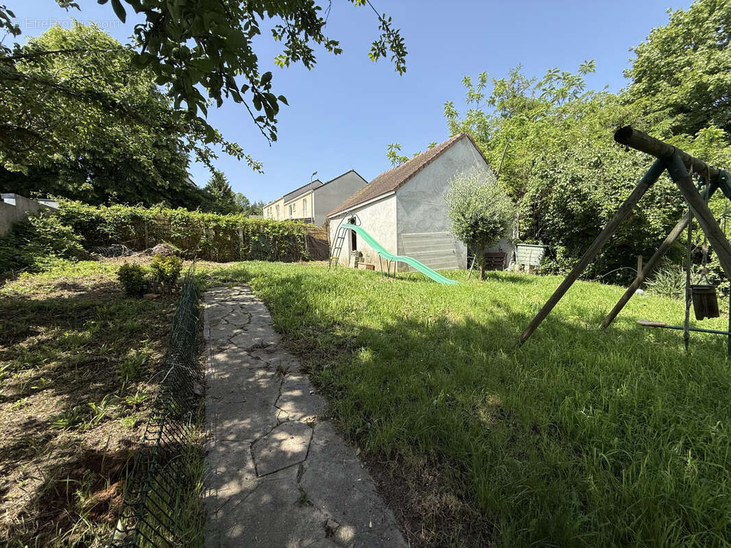 Maison à JOUY-LE-MOUTIER