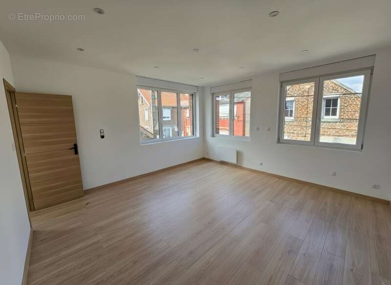 THIANT (59) -  Vente maison INDIVIDUELLE rénovée avec 2 chambres , cour , terrasse et terrain clos  - photo 7