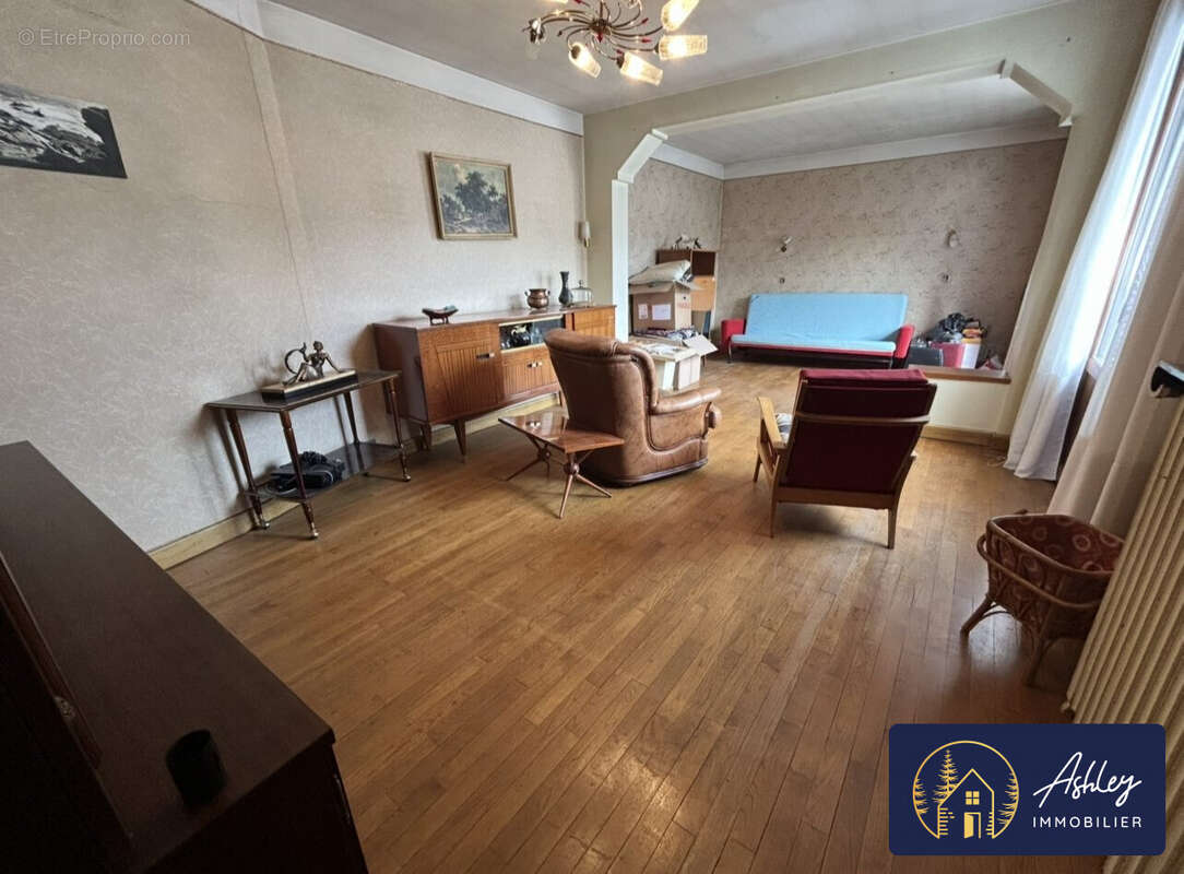 Maison à CHAMPS-SUR-TARENTAINE-MARCHAL