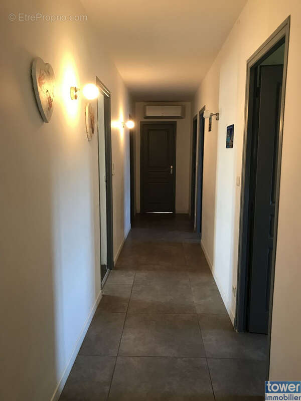 A 10 mm d'Agen centre, pavillon de plain-pied de 120m2 avec piscine, terrasse 75m2,  terrain clos de 6390m2 - photo 16