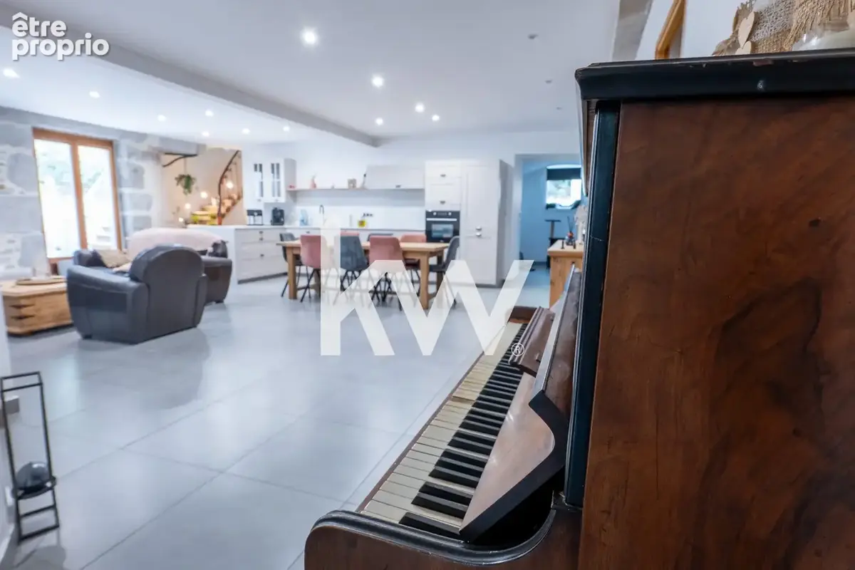 Appartement 134 m² à Roche-La-Moliere  - photo 9