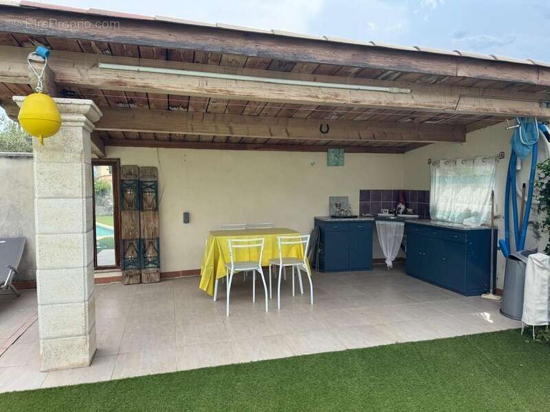 Vente Maison de Plain-Pied T5-4 avec Piscine et Garages – Peyruis (04) - photo 9