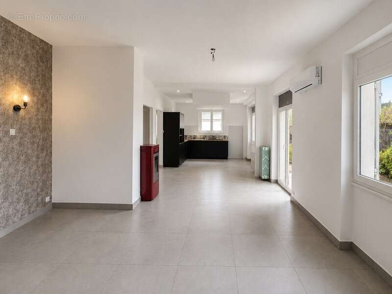Maison de 5 pièces principales - photo 2