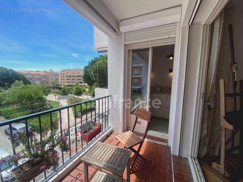 Appartement à vendre 2 pièces HYERES (83) - Port de Hyères - Parking - Terrasses - Cave - photo 7