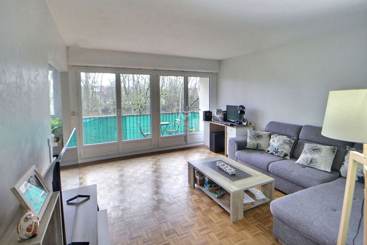 Appartement à VERNEUIL-SUR-SEINE