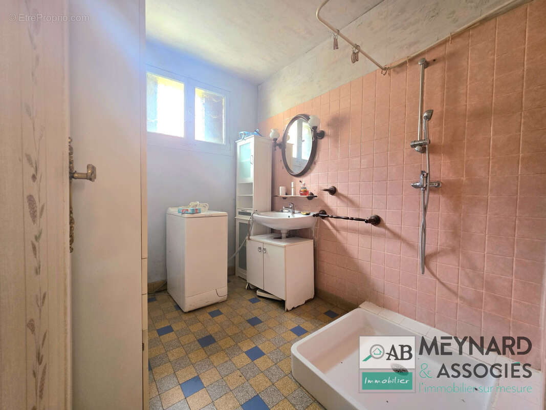 À vendre à Mouroux   Maison indépendante à rénover avec garage, et  grenier aménageable. - photo 10