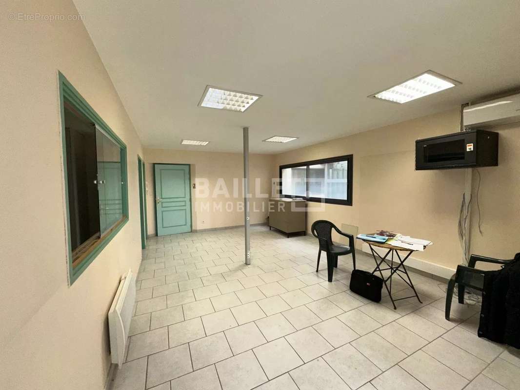 Commerce à TOURRETTES