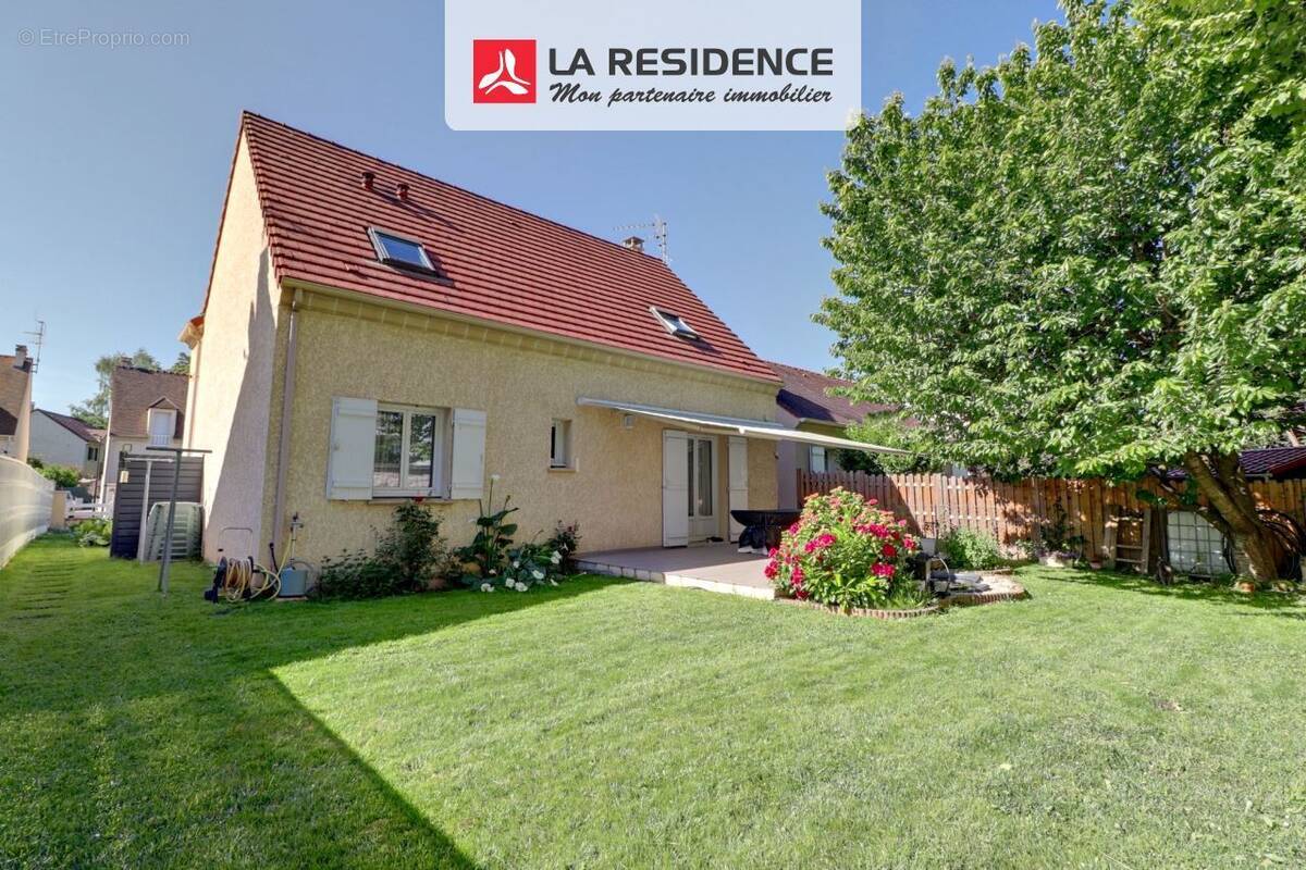 Maison à MAURECOURT