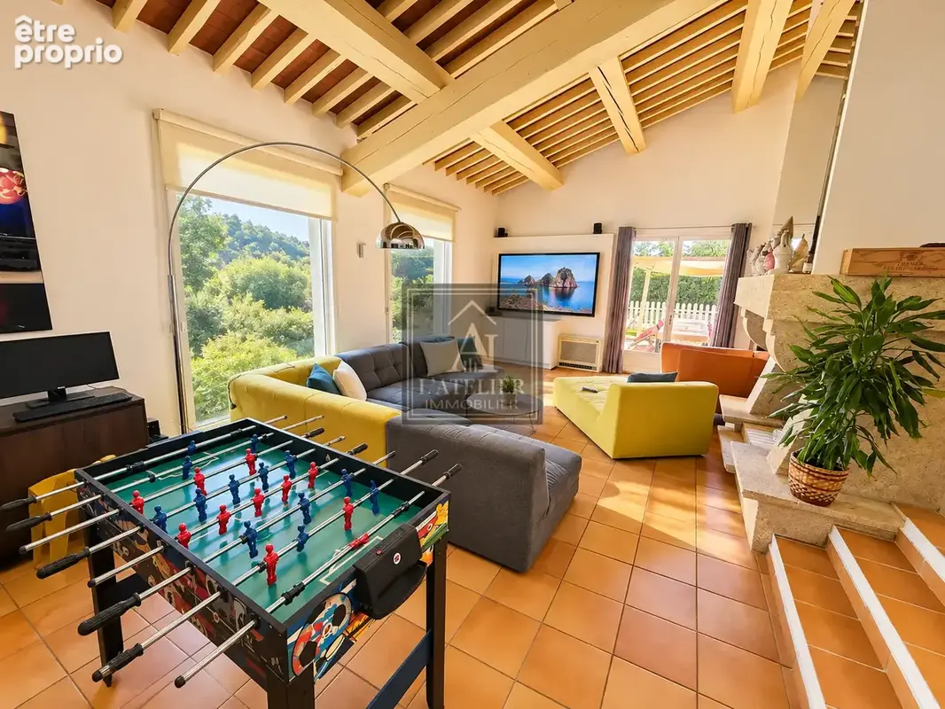 Maison de 210 m2 avec piscine et garage sur une parcelle de 1971 m2 - photo 6