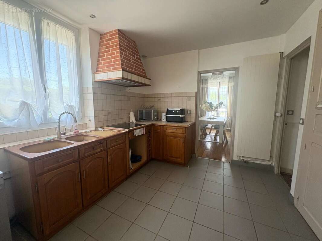Maison meulière avec dépendance - photo 6