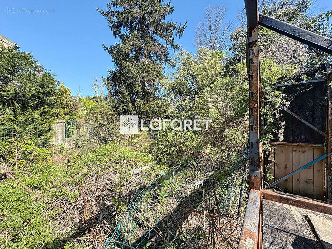 Terrain constructible de 557m² avec maison de 60m² à Bagnolet - photo 8