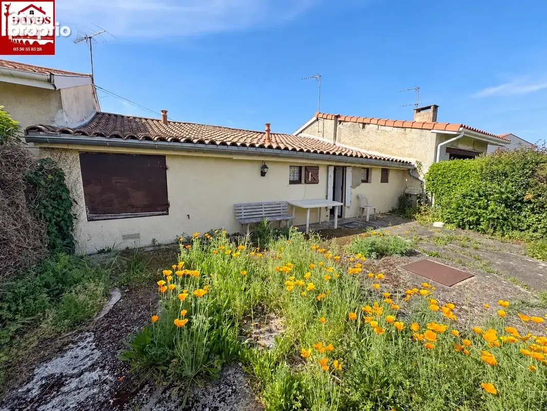 PAREMPUYRE - CENTRE  Maison de ville , en pierre, type T3 avec jardinet - photo 1