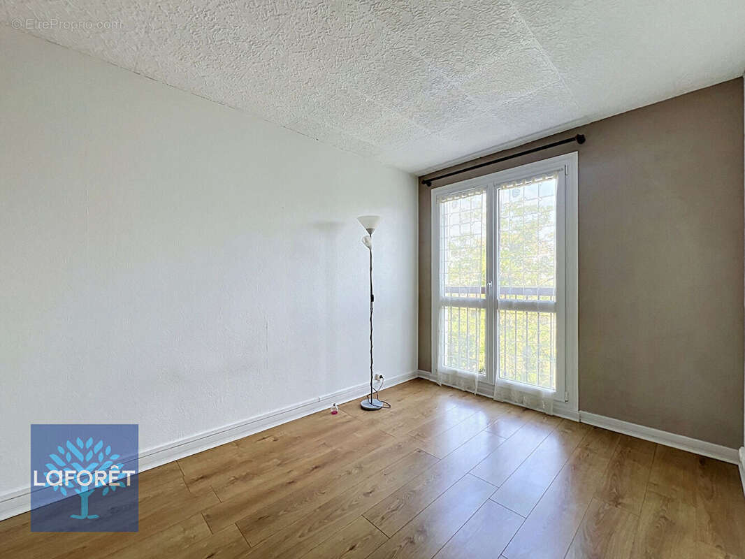 Appartement à MENNECY