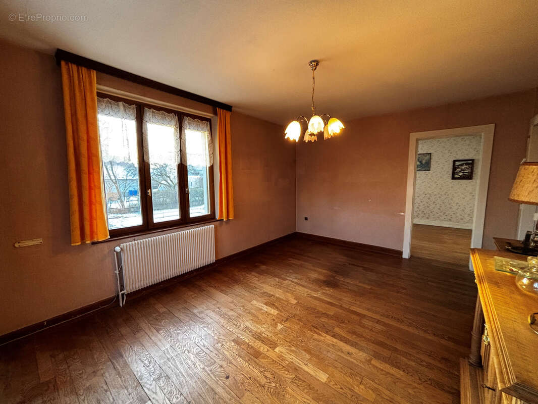 Maison à VIEUX-CHARMONT