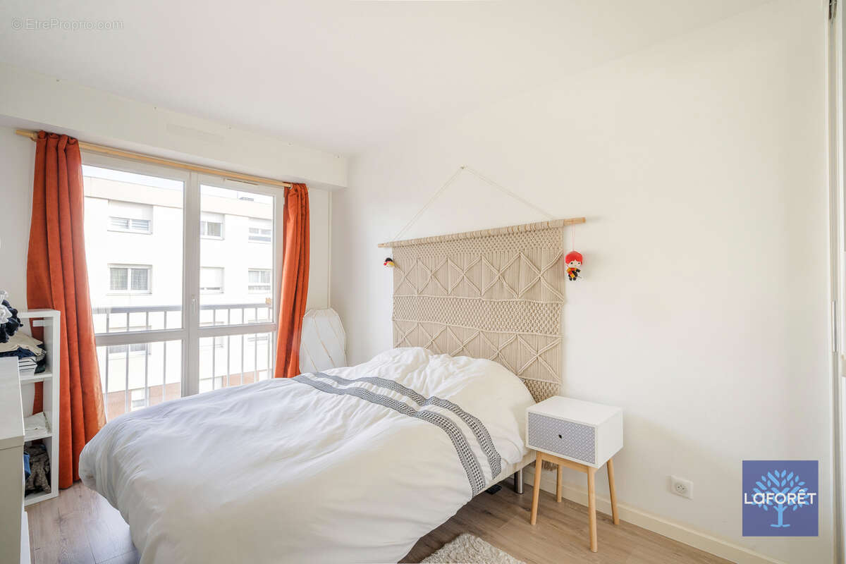 Appartement à LES PAVILLONS-SOUS-BOIS