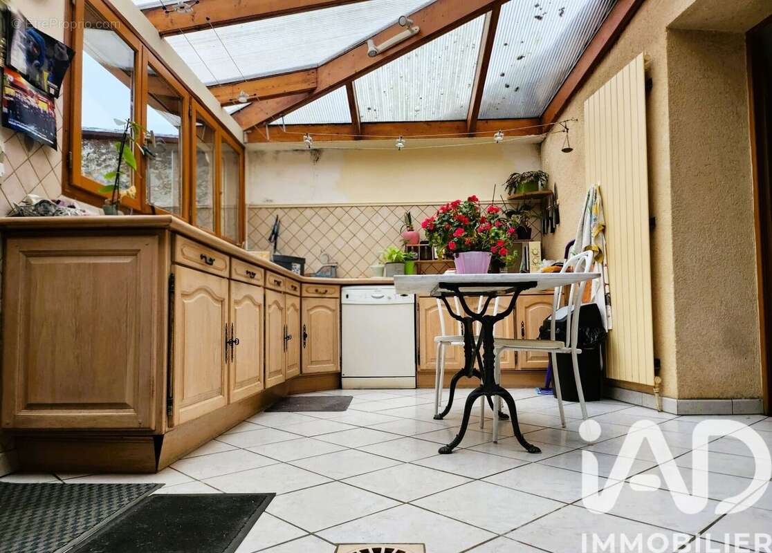 Maison 100 m² à Saint-Arnoult-En-Yvelines  - photo 7