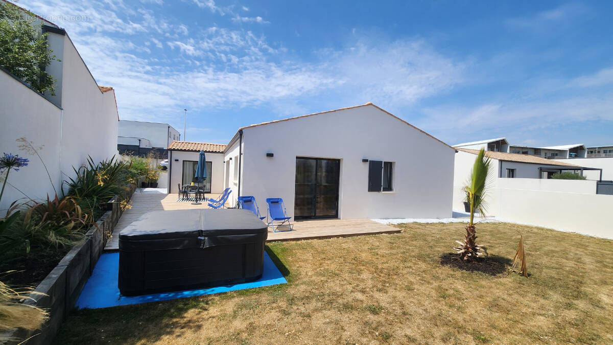 Maison à VAUX-SUR-MER