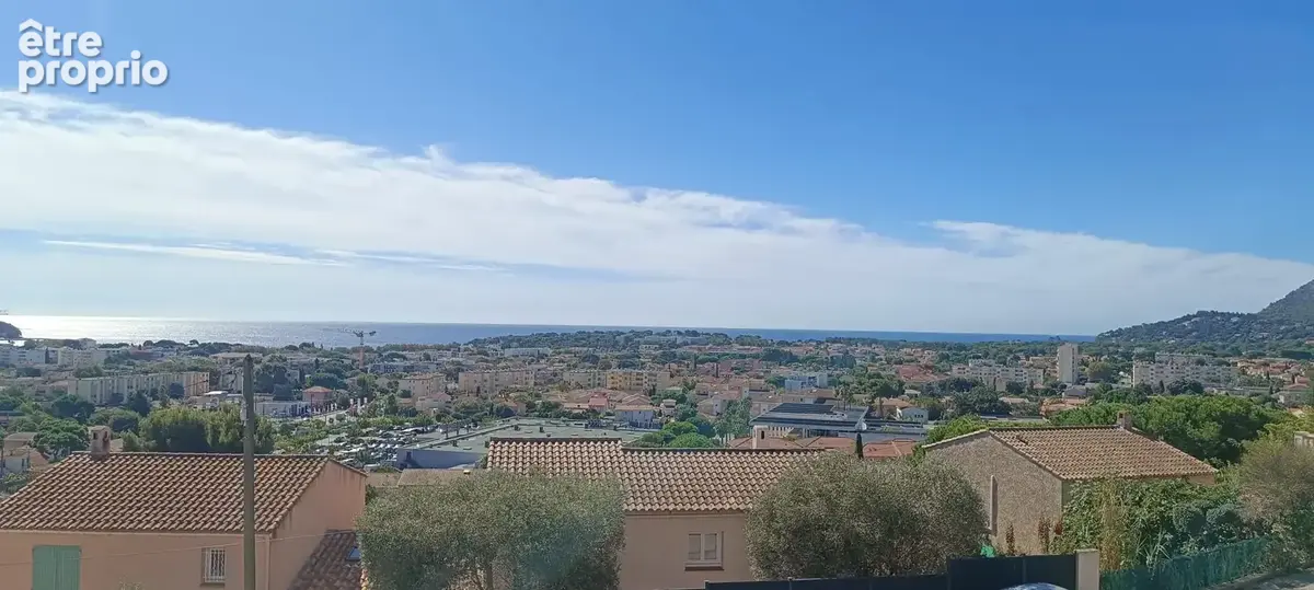 Lumineux F3 avec vue mer - Garage - La Seyne SUD - photo 3