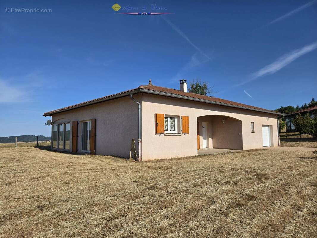 n°2 - Maison à SAINT-BONNET-DES-BRUYERES