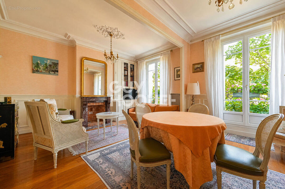 Appartement à PARIS-12E