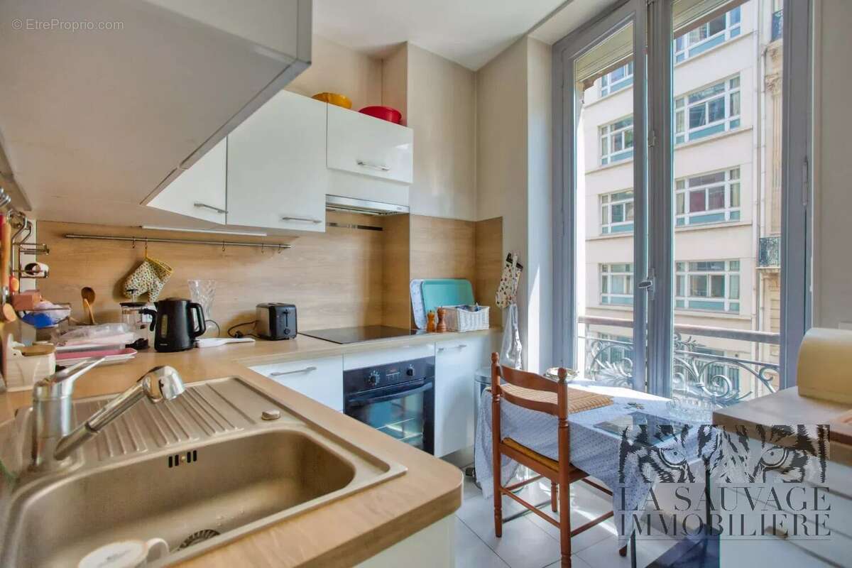 Appartement à PARIS-8E