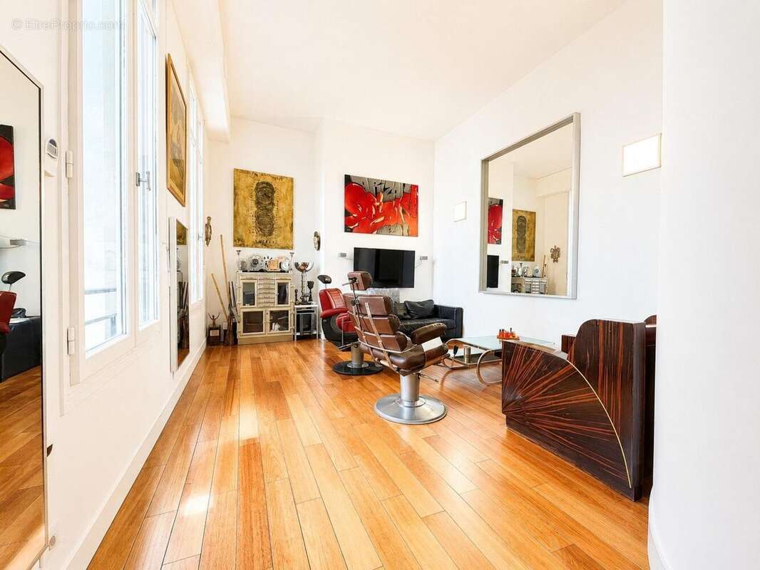 Appartement 86 m² à Paris-9e  - photo 2