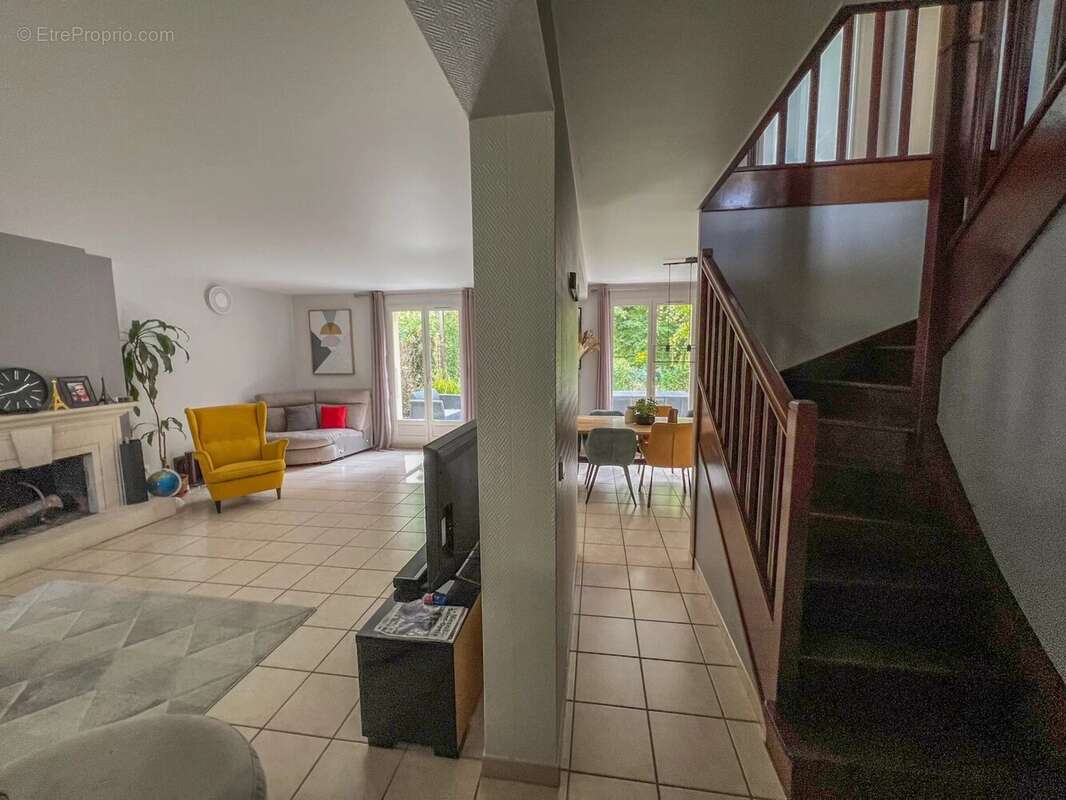 Maison à LE MESNIL-SAINT-DENIS