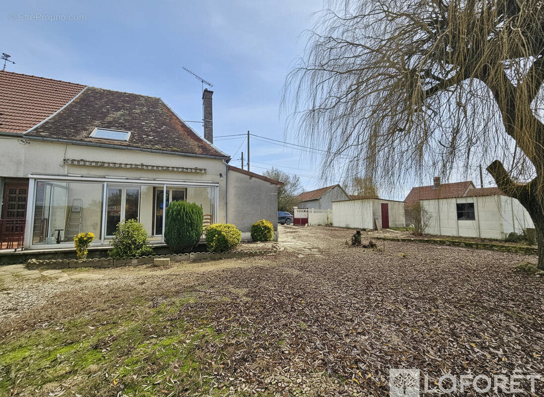 Maison à ETRELLES-SUR-AUBE