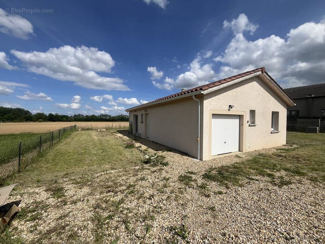 Maison à CRECHES-SUR-SAONE