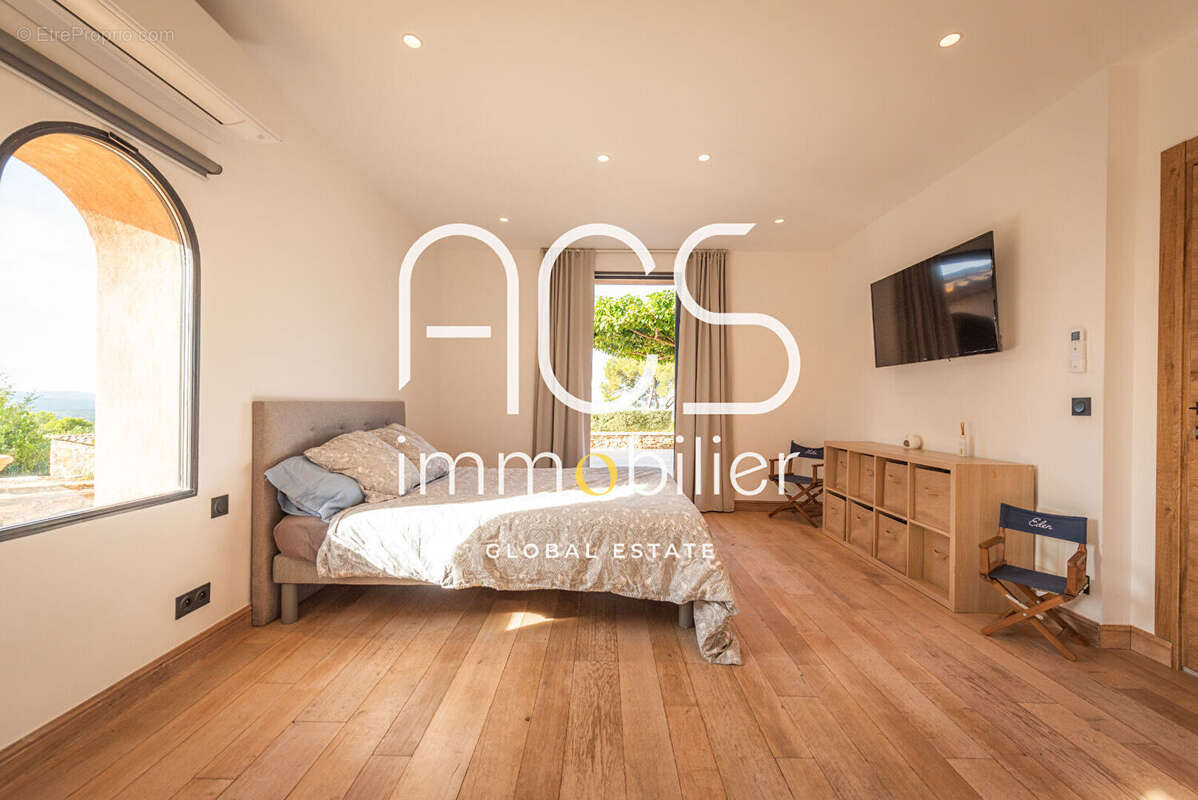 Achat Vente Villa Draguignan 7 pièces 263.20 m2 Extérieur Jardin Piscine Garage Dépendance - photo 16