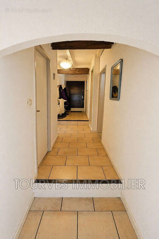 Appartement à TOURVES