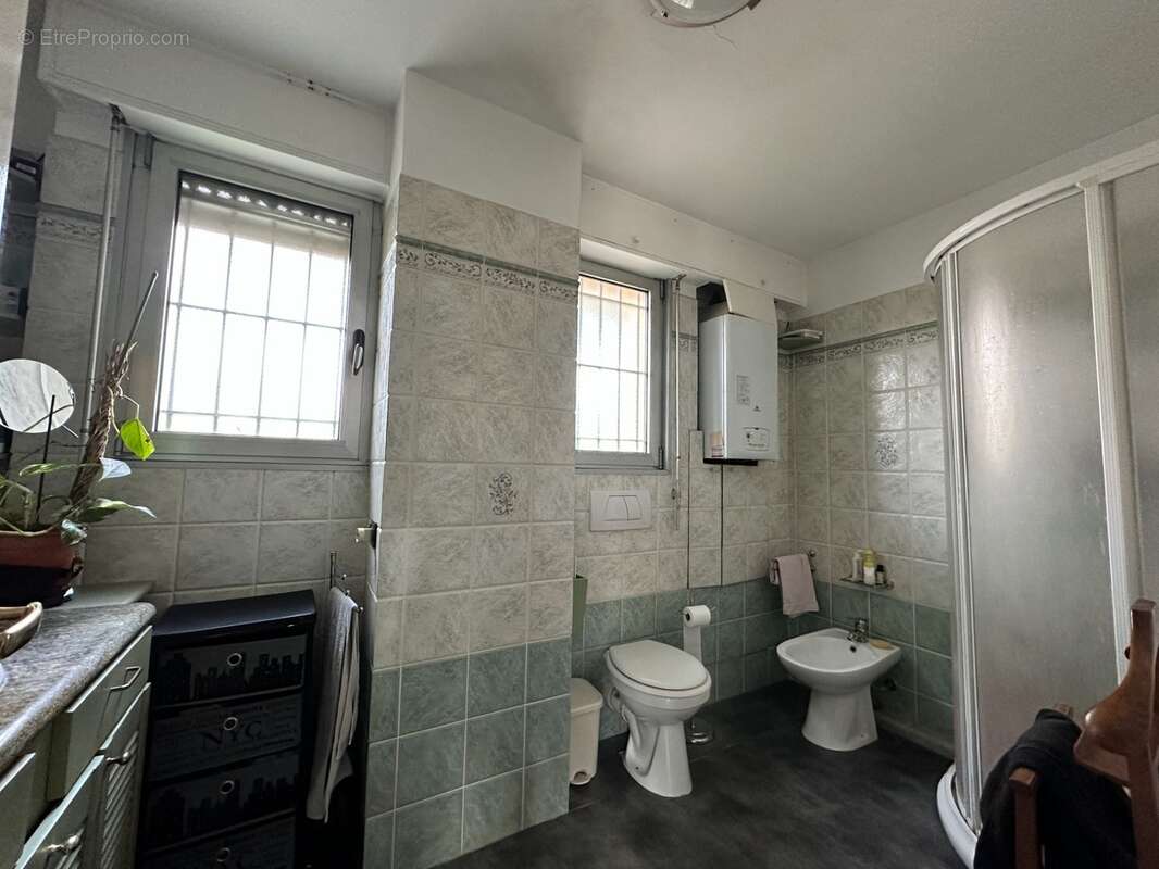 Dpt Alpes Maritimes (06), à vendre ANTIBES Appartement T3 65 m² – Rez-de-jardin, terrasse 40 m² et piscine - photo 11