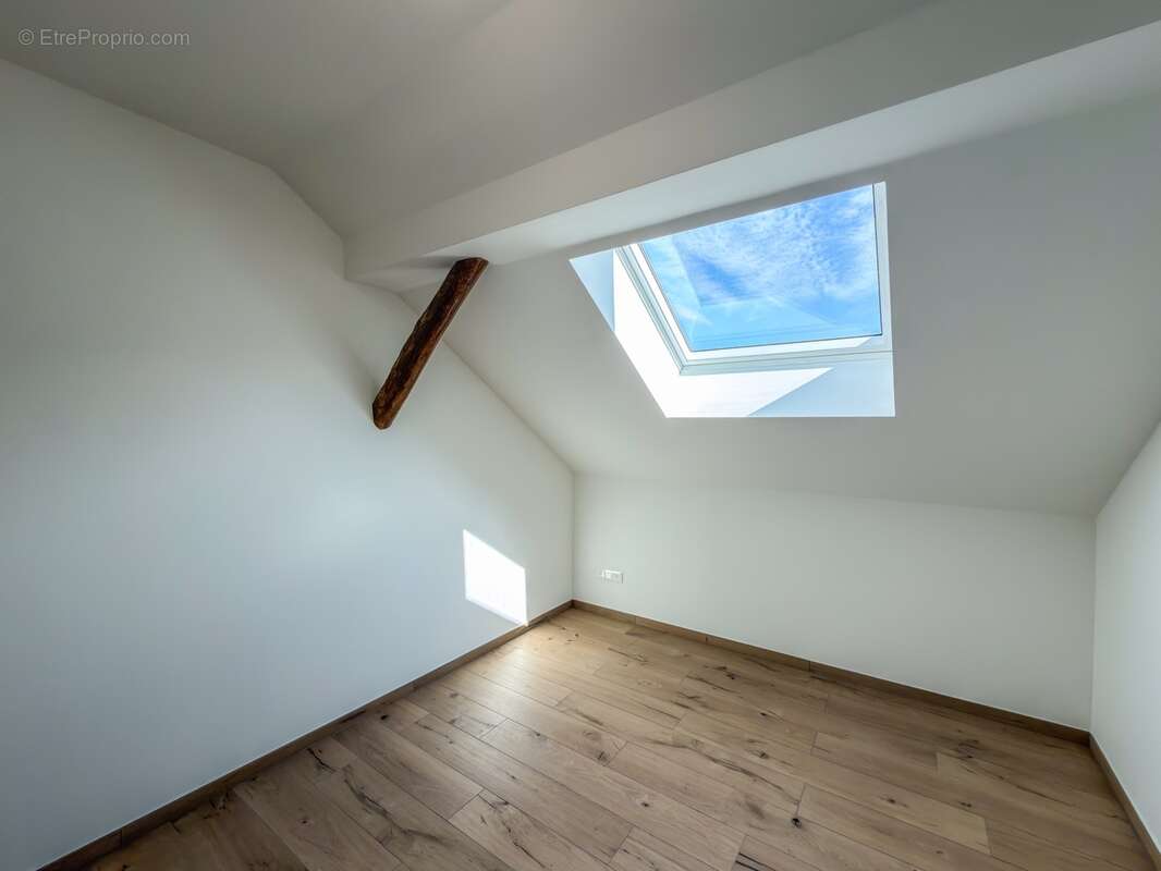 À vendre – Magnifique appartement T5 traversant en triplex de 196,54 m² au sol à Viuz-en-Sallaz - photo 13