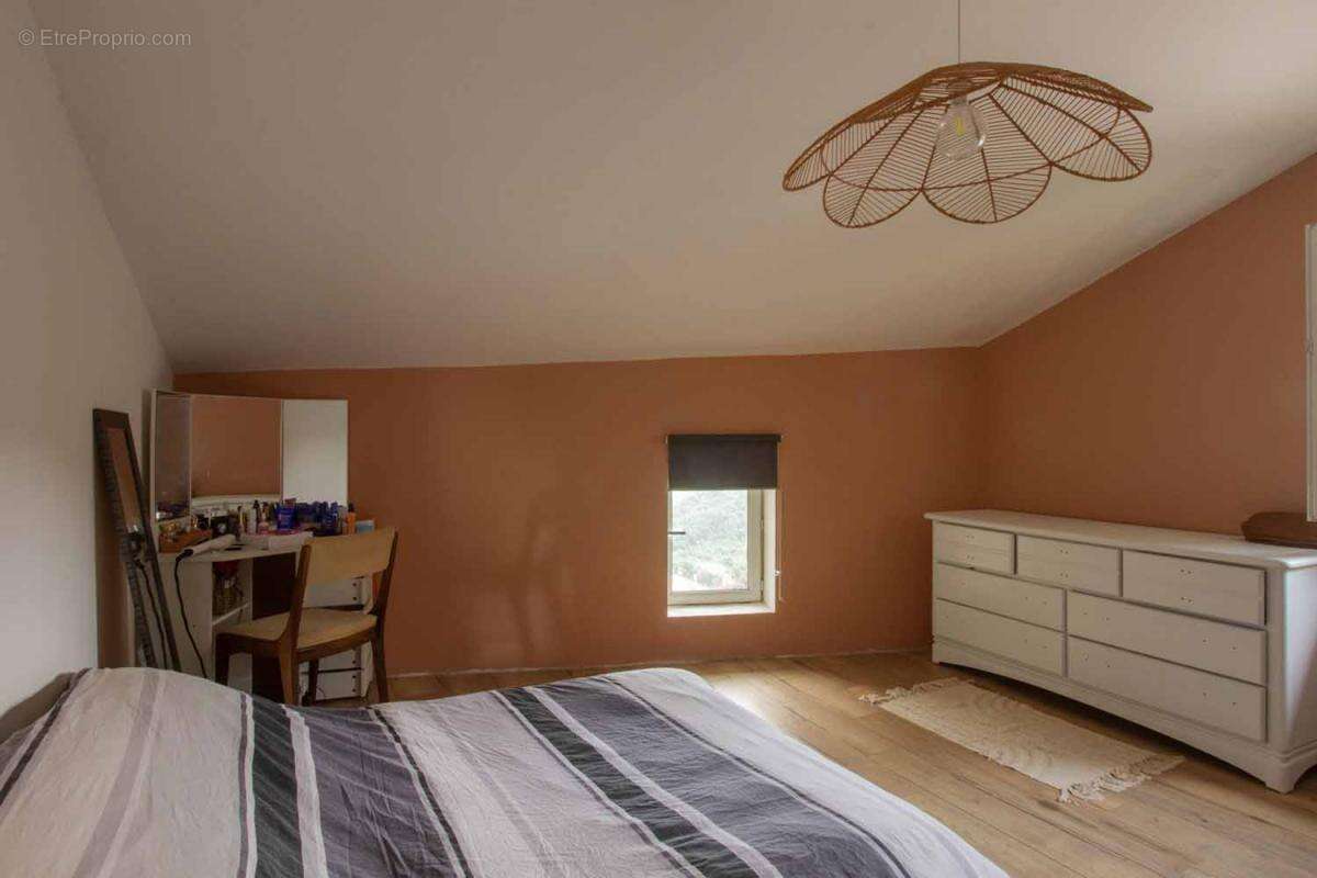 Maison à SAINT-CIERGE-LA-SERRE