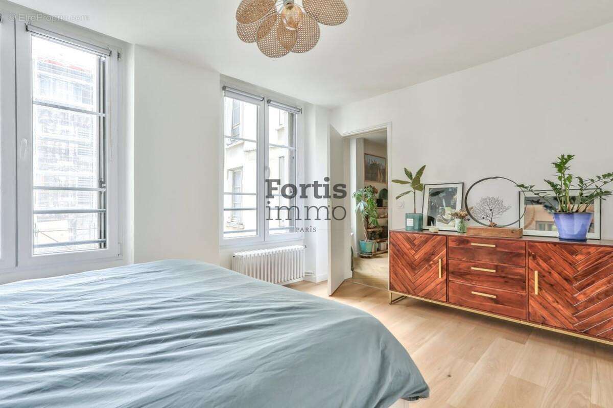 Appartement à PARIS-2E