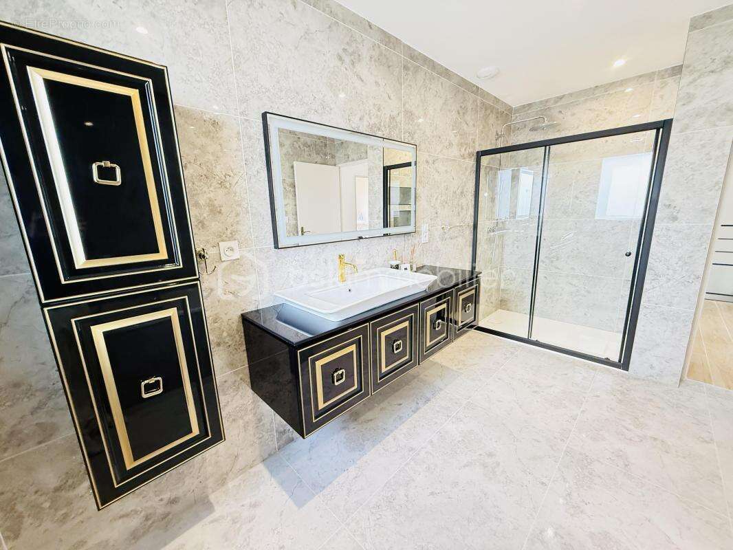 Maison à LA CHAPELLE-DES-FOUGERETZ