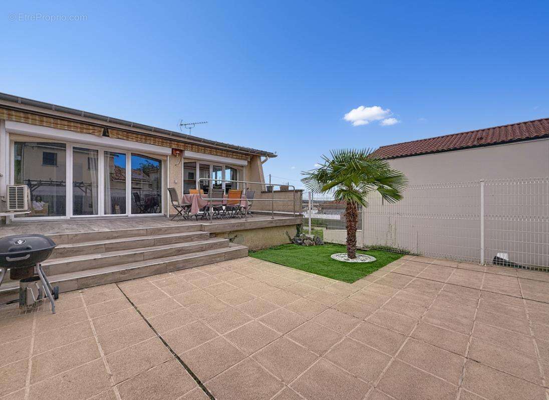 Appartement à REVENTIN-VAUGRIS