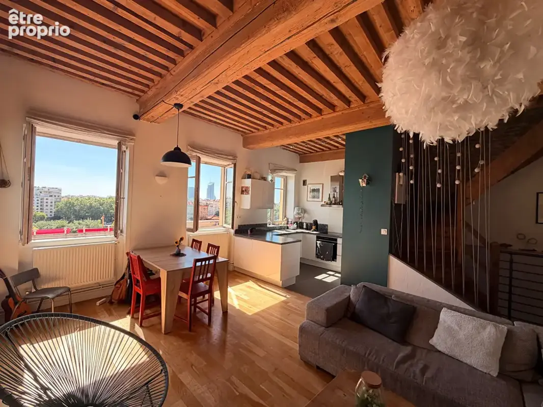 Appartement Canut T4 de 100 m² Duplex - Vue unique - photo 2