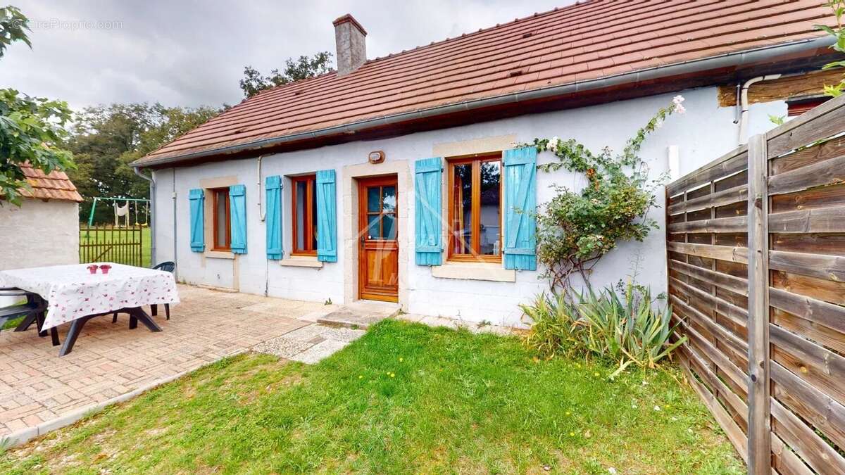 Maison à SAINT-BONNET-TRONCAIS